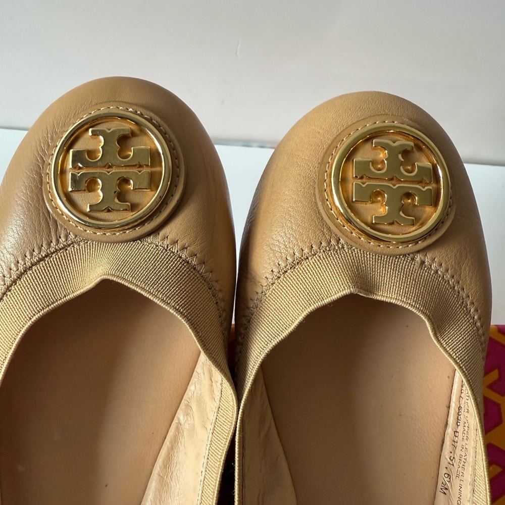 Tory Burch Caroline 2 Ballet Flats Sand/ Dark Sand - Picture 6 of 10